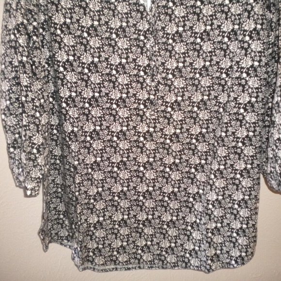 Matty M Women's Size Large Black White Floral 3/4 Sleeve Blouse Top NWT - Picture 4 of 5